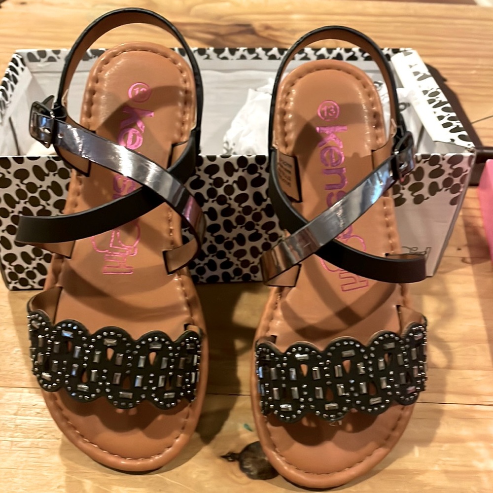 New Kensie sandals